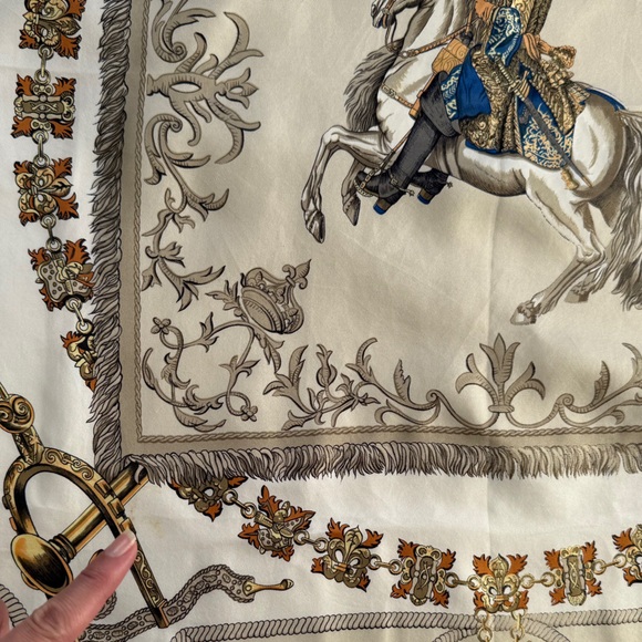 Authentic Vintage Hermès “Ludovicus Magnus” Silk Scarf - Picture 12 of 12